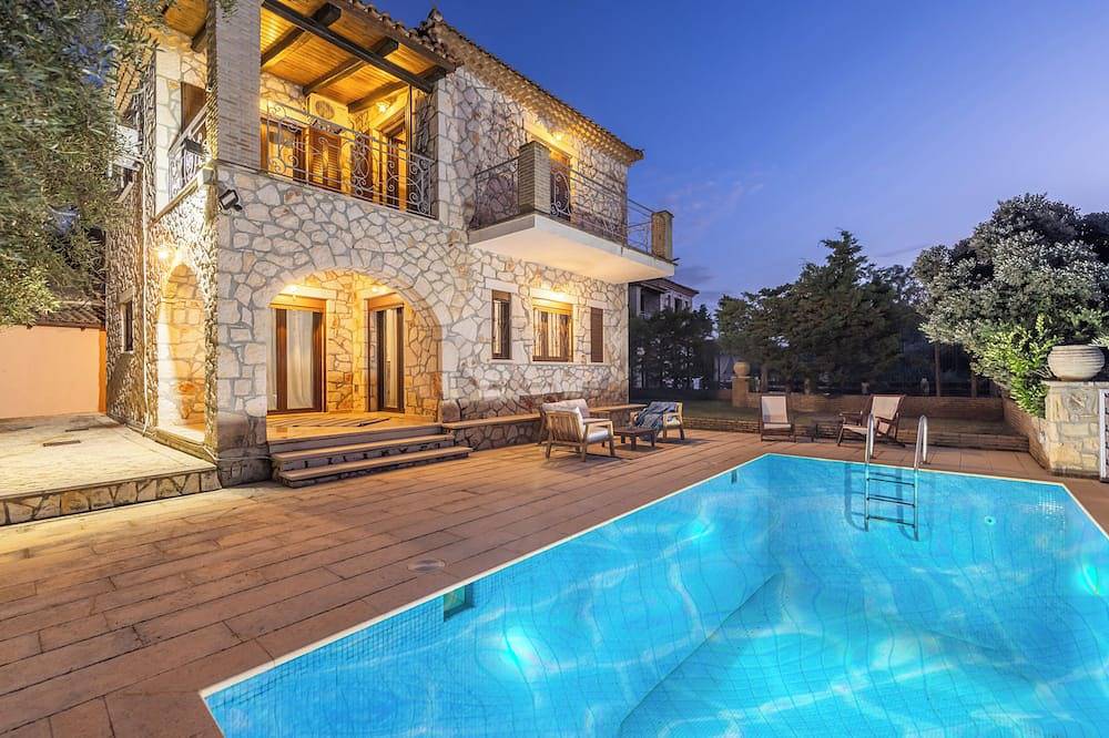 Aliki Villa - Country house with private swimming pool and view in Bochali, Zakynthos