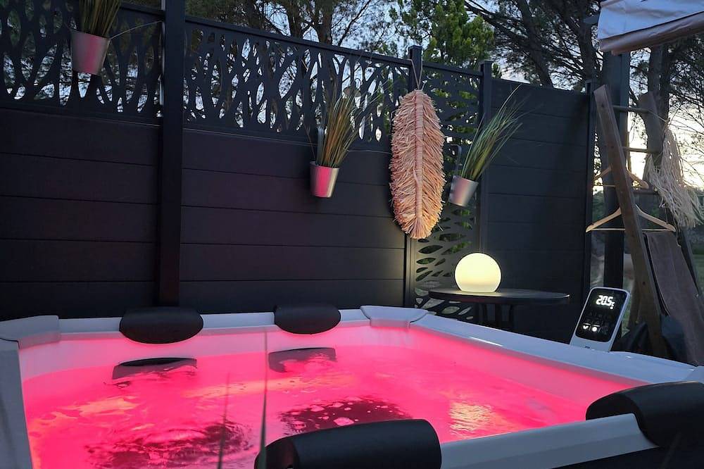 Appartement entier, L'atelier des rêves , studio indépendant avec spa extérieur privatif ! in Fontès, Côte méditerranéenne (France)