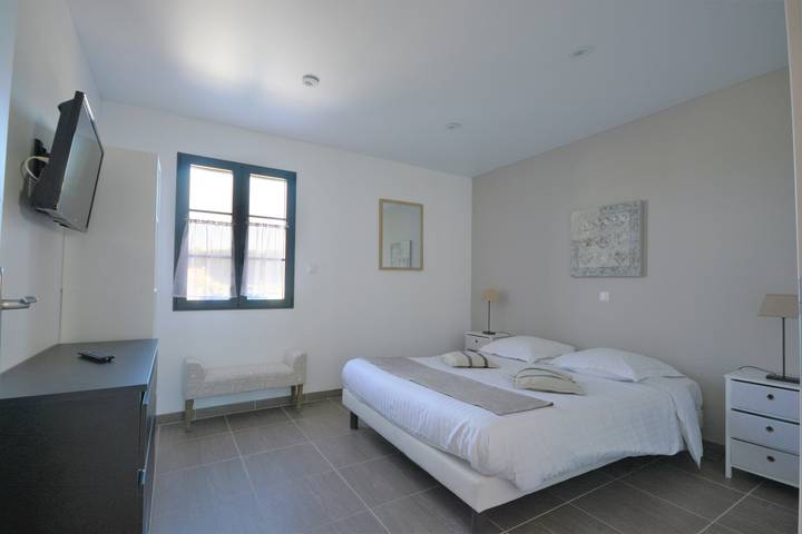 Location de vacances pour 4 personnes, avec balcon ainsi que jardin et vue sur le lac, adapté aux familles à Saint-Quentin-en-Tourmont - 4