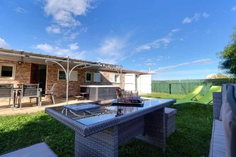 Le Hameau des Oliviers – House with Jacuzzi & Garden in Le Luc, Draguignan Region
