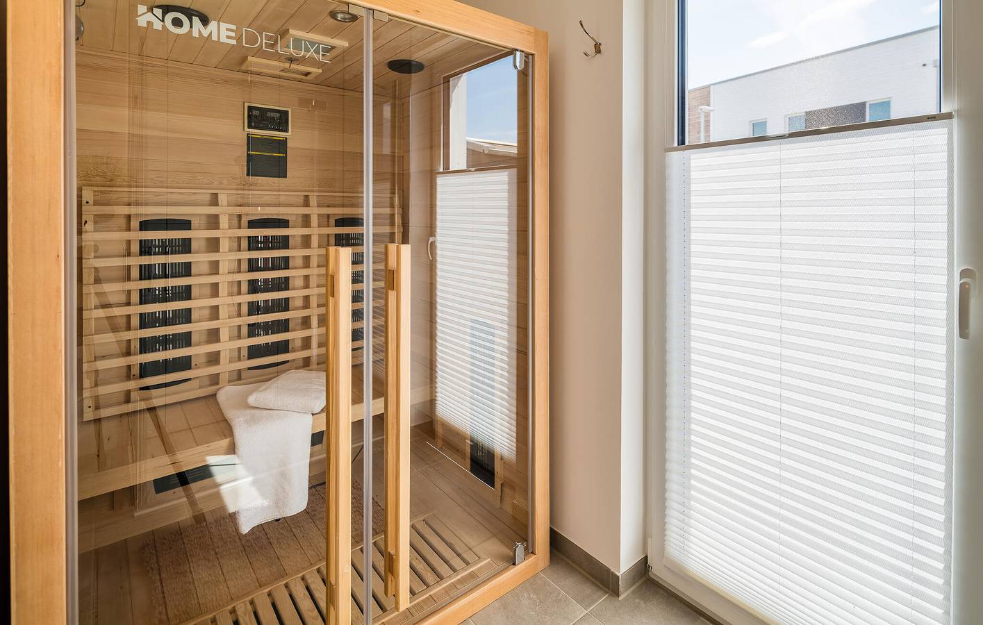 Geheel vakantieappartement, Appartement met terras aan zee, WiFi & parkeerplaats, 1000m van het strand in Tossens, Butjadingen