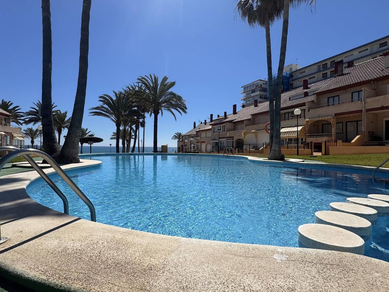 Bungalow con piscina y vistas al mar en Muchavista Alicante in San Juan Playa (Alicante), Costa Blanca