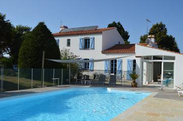 Cottage pour 4 personnes, avec piscine ainsi que jardin et sauna à Challans