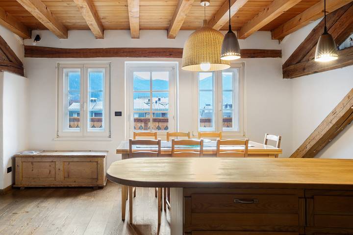 Entire apartment, Apartment 'La Casa Del Noce' with Mountain View, Private Garden and Wi-Fi in Fiera di Primiero, Primiero San Martino di Castrozza