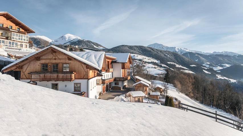 Ferienwohnung für 7 Personen, mit Garten und Sauna sowie Ausblick, mit Haustier in Meransen