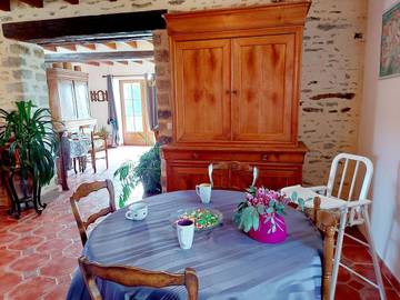 Gîte pour 8 personnes, avec jardin dans Ravigny