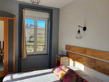 Hôtel pour 5 personnes, avec jacuzzi et terrasse ainsi que jardin et sauna à Cheylade