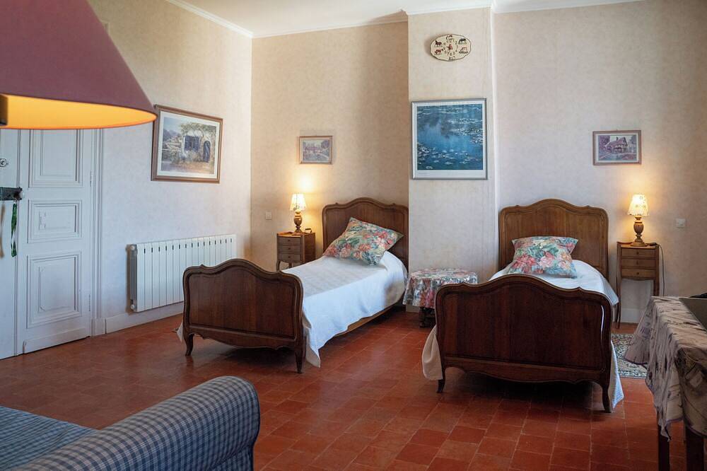 Ganze Wohnung, Apartment Les Volets Bleus in a canal-side manor house, ideal for families in Sallèles-d'Aude, Mittelmeerküste (Frankreich)