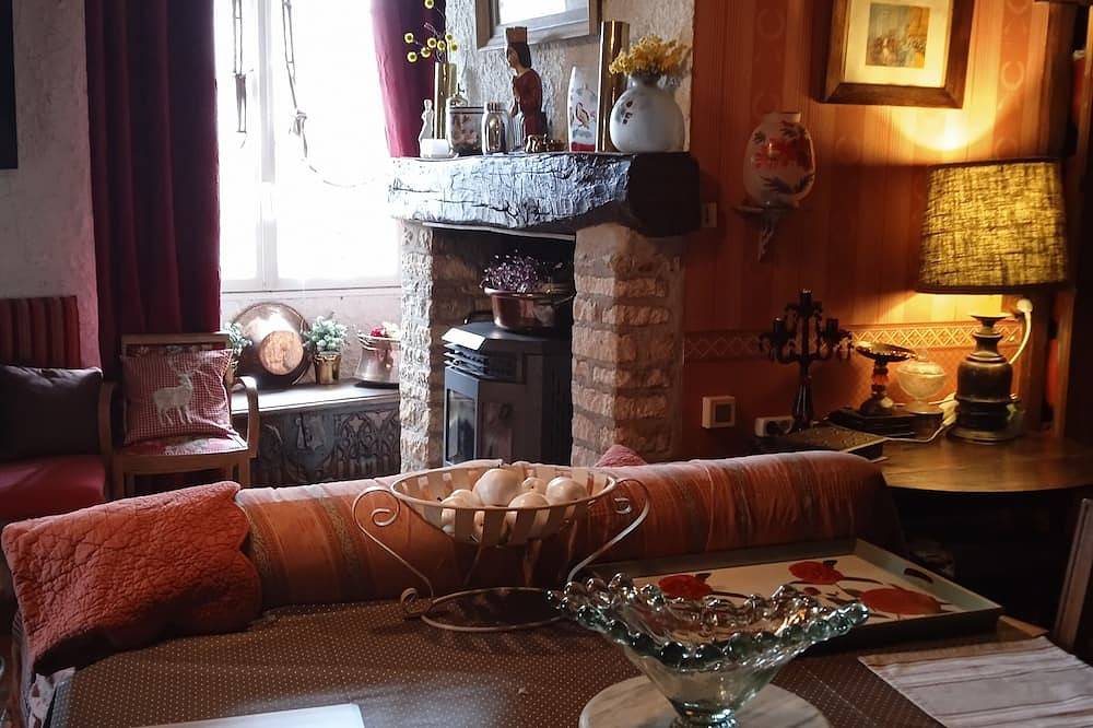 Maison de charme dans village de caractère in Laroquebrou, Région d'Aurillac