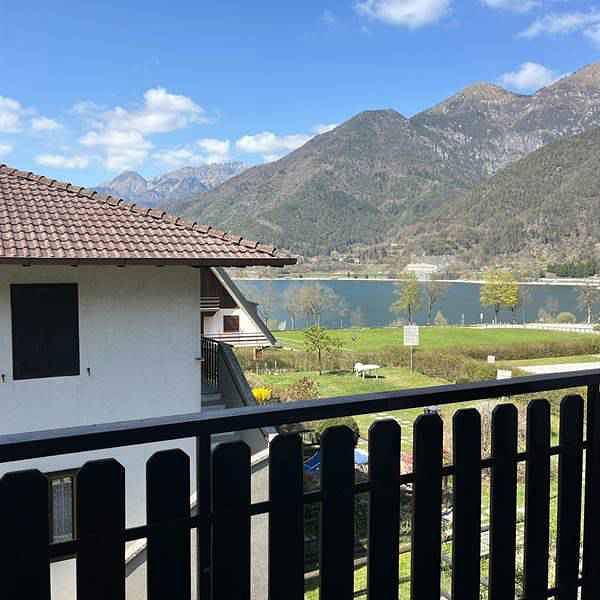 Appartamento intero, Appartamento per vacanze con piscina e balcone con vista lago in Molina di Ledro, Ledro