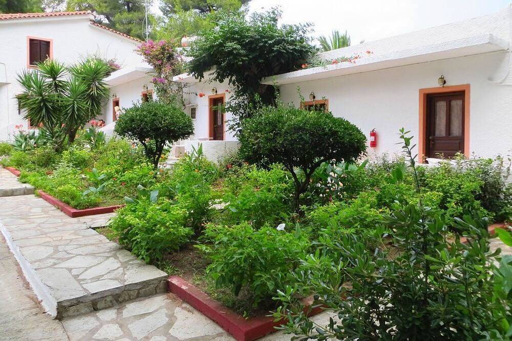 Skiathos, Trulos Beach Studios 500 Metres From The Beach. in Troulos, Sporaden
