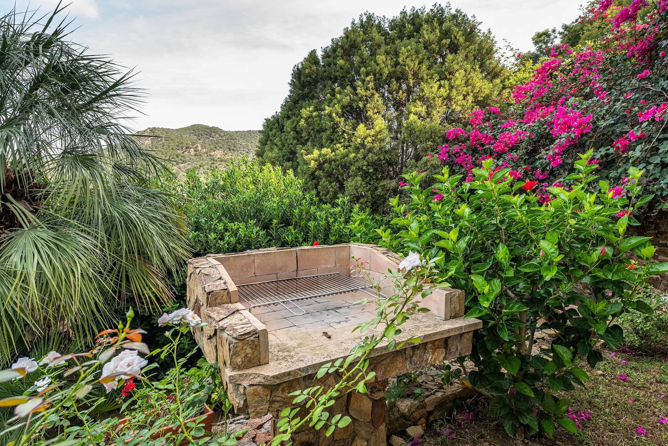 Casa de vacaciones "Chia B" Cerca de la playa con vistas al mar y jardín in Chia, Domus De Maria