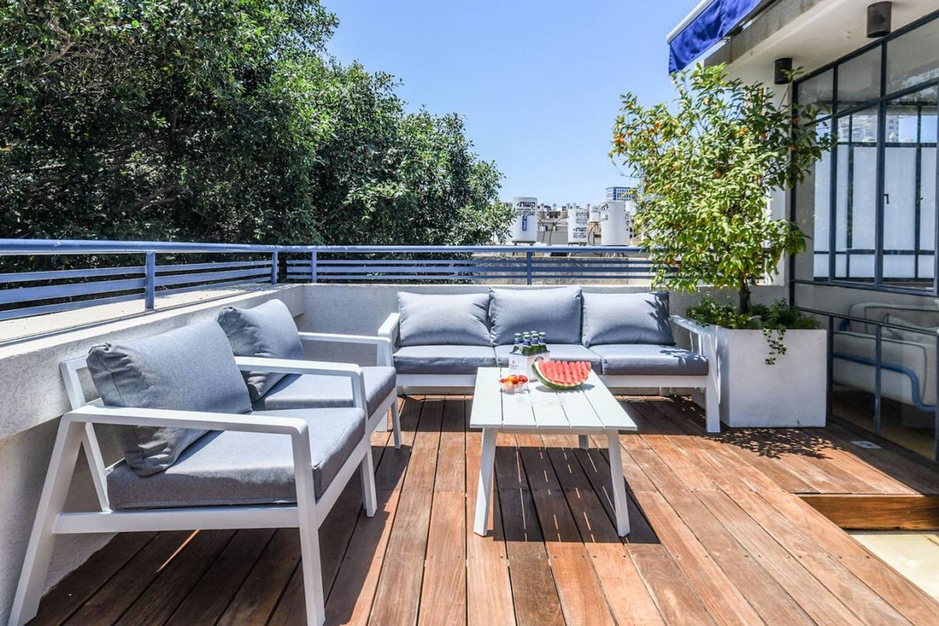 Apartamento entero, Spacious 3Br Penthouse w Rooftop 7 min from Beach in Tel Aviv, Distrito de Tel Aviv