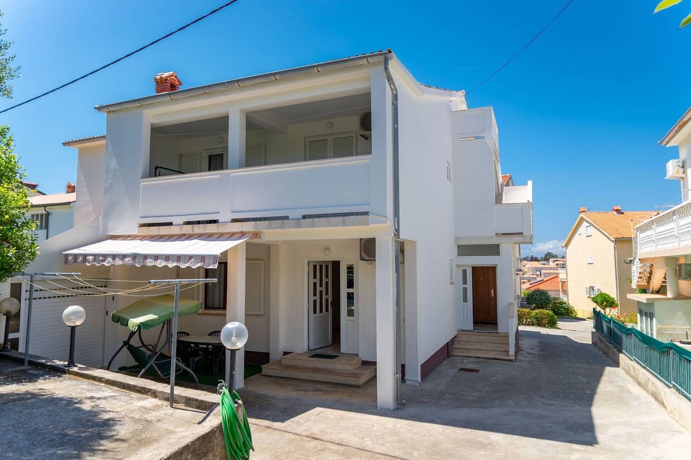 Ganze Wohnung, 1-Zimmer-Ferienwohnung mit Terrasse Rab -c in Banjol, Rab