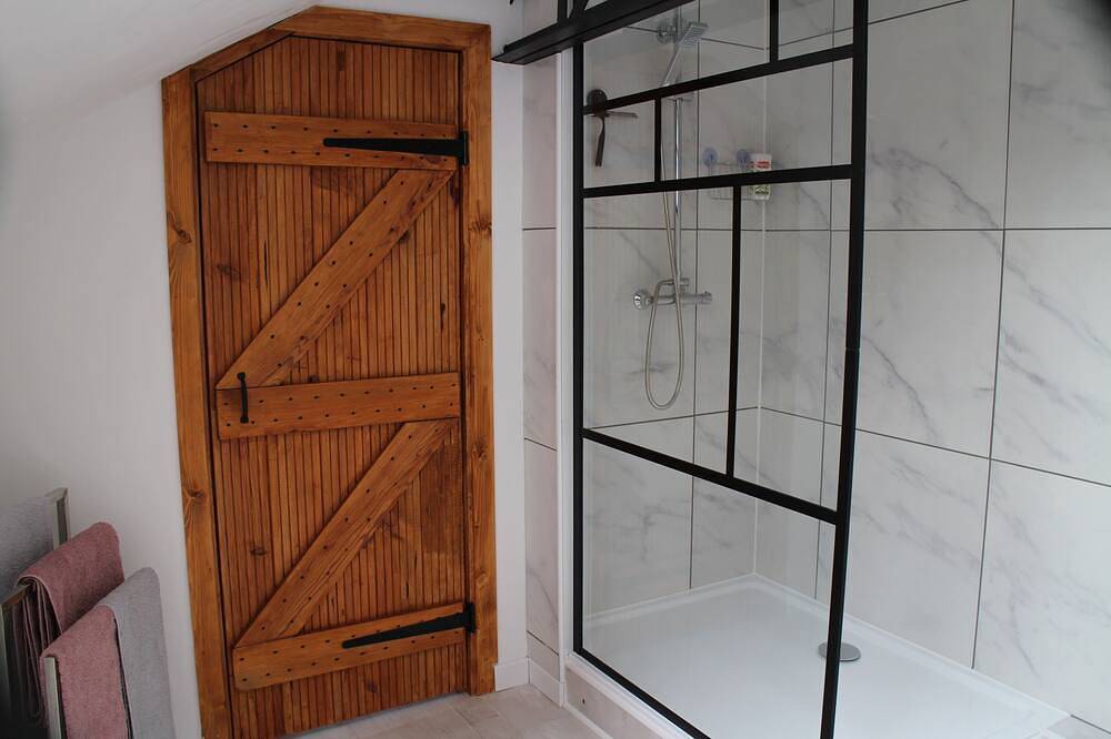 Villa Carre Sleeps4 end of terrace town house in Le Dorat, Bellac und Umgebung