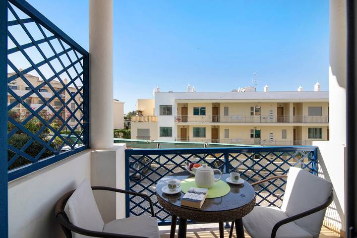 Apartamento inteiro, Fantástico Apartamento "T2 Bosque de São José" com Piscina, Varanda e Ar Condicionado in Albufeira e Olhos de Água, Distrito de Faro