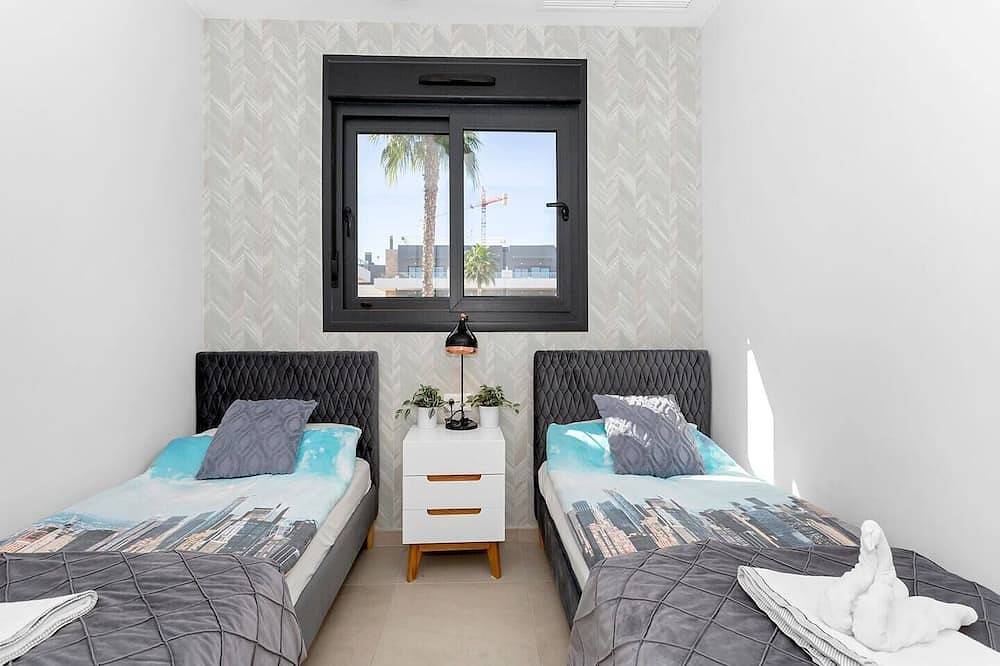 Apartamento entero, Lovely first floor apartment, heating pool ! in Playa Flamenca, Orihuela