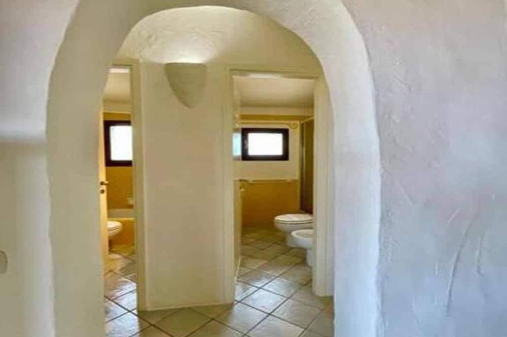 Ganze Wohnung, Apartment am Meer in Baja Sardinia - 6 Betten Juli - 150 Meter vom Strand entfernt! in Baja Sardinia, Arzachena