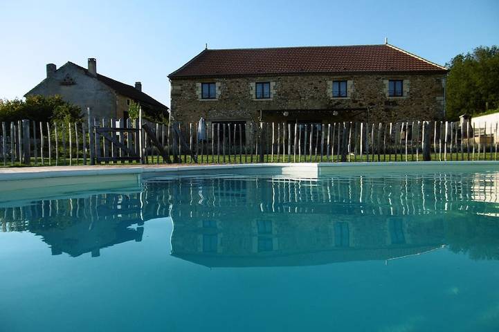 Gîte pour 24 personnes, avec Balcon ainsi que Jacuzzi et Jardin