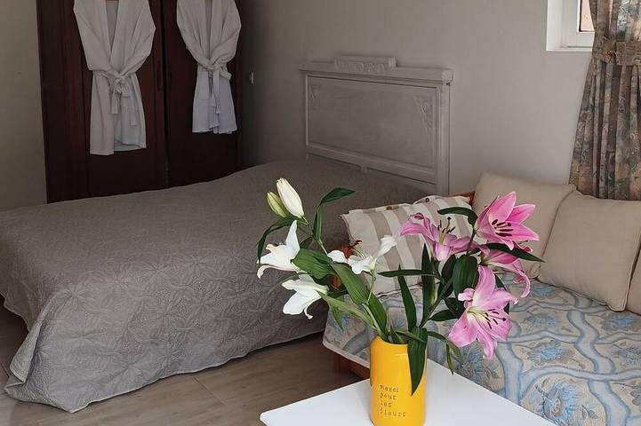 Studio with private garden Aix-Luberon-Verdon * Dinner and Jacuzzi extra in Peyrolles-en-Provence, Region de Aix-en-Provence