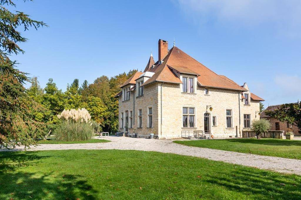 Double Room with Private Bathroom in Saint-Clair-de-la-Tour, Région de La Tour-du-Pin
