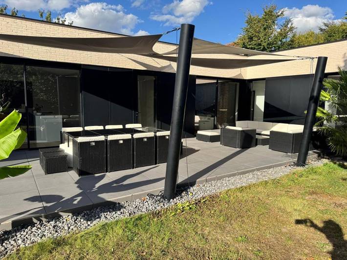 Location de vacances pour 6 personnes, avec Jacuzzi ainsi que Terrasse et Piscine dans Fismes