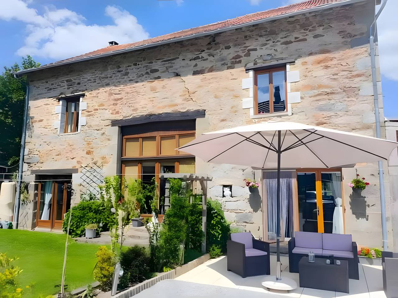 Ferienhaus 'La Grande Maison De Janaillat' mit privater Terrasse, privatem Garten und Wlan in Janaillat, Guéret und Umgebung