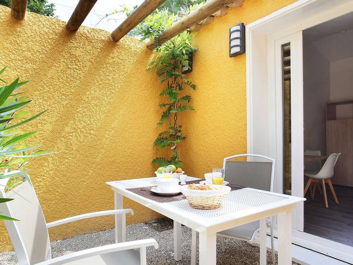 Ferienwohnung für 3 Personen, mit Balkon/Terrasse und Terrasse sowie Pool in Arles - 4