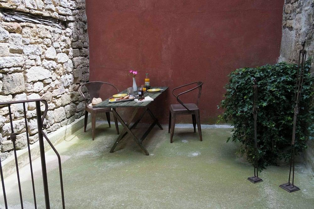Maison de charme, jardin et piscine, proche d'Uzès in Collorgues, Région de Nîmes