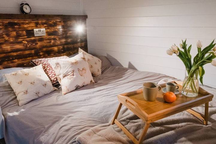 Kabine-Deluxe-Ensuite mit Dusche-Blick auf den Kanal-Spys Cabin in Westliches Yorkshire