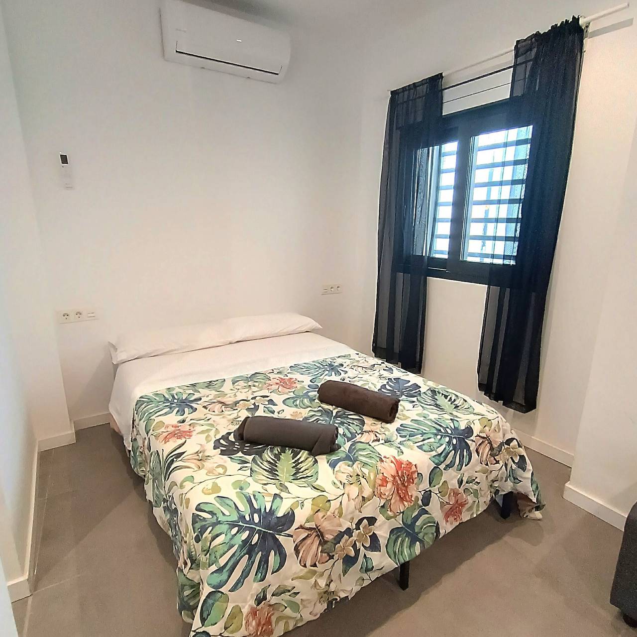 Entire studio, Apartment 'Calle Nueva 1' with Wi-Fi and Air Conditioning in Malaga Centro Historico, Malaga
