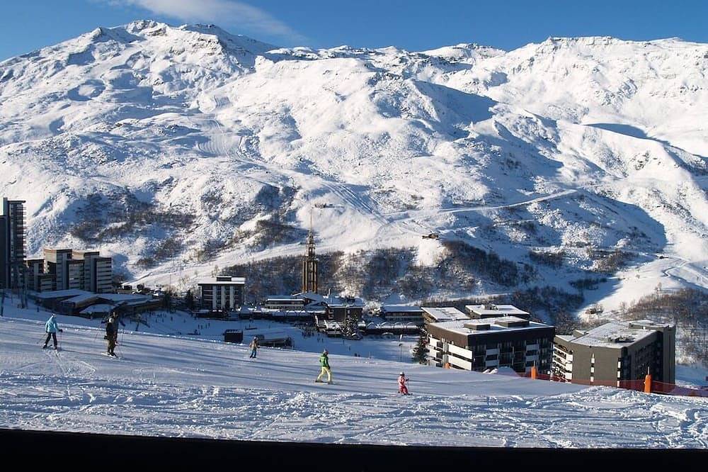 Geheel appartement, U start met uw skis vanaf de residence. Op de pisten. Volle zon op de terras in Les Menuires, Saint-Martin-de-Belleville