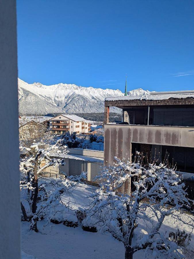 Ferienwohnung für 2 Personen, mit Balkon und Ausblick in Mutters