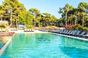 Camping pour 6 personnes, avec terrasse et piscine, animaux acceptés à Biscarrosse