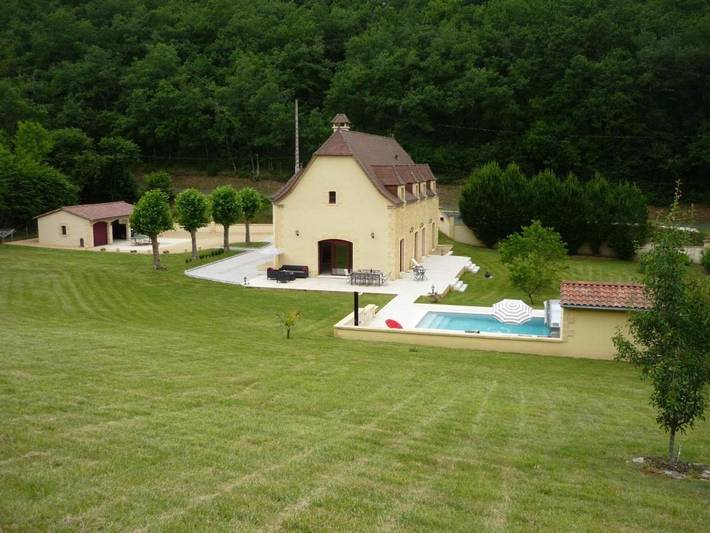 Location de vacances pour 8 personnes, avec piscine ainsi que terrasse et jardin à Badefols-sur-Dordogne - 4