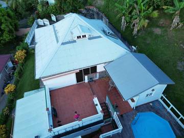 Gîte pour 2 personnes, avec piscine et terrasse à Saint-Esprit (homonymie)