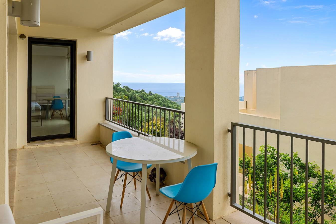 Apartamento inteiro, Apartamento 'Luxury Marbella Spa Resort com Vista Mar, Wi-Fi e Ar Condicionado' in Samara Resort, Marbella