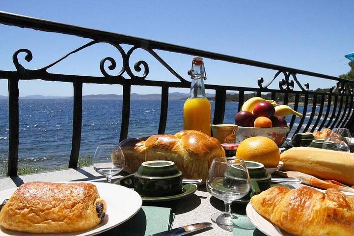 Gîte pour 4 personnes, avec balcon et jardin dans Plage D Aigue Bonne