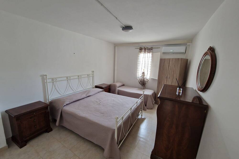 In Paestum vacation home sleeps 9 200 meters from the sea and 1 km Temples Paestum in Licinella - Torre di Paestum, Cilento