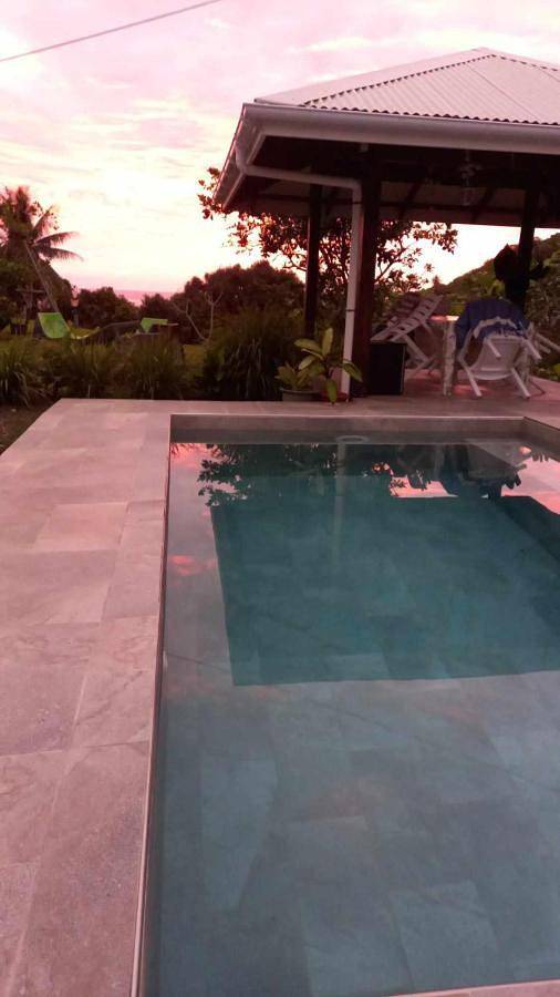 Gîte pour 2 personnes, avec jardin ainsi que piscine et vue dans Uturoa - 4