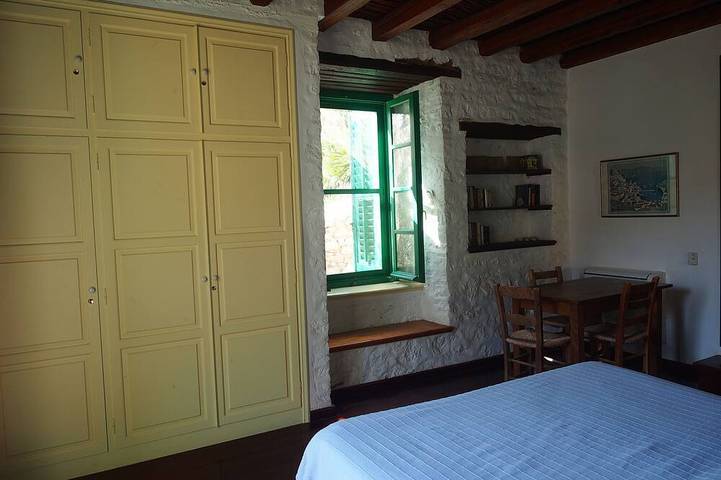 Location de vacances pour 6 personnes, avec balcon et jardin, animaux acceptés à Hydra - 3