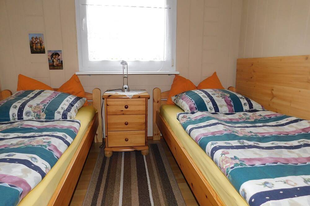 Bungalow mit Terrasse im Garten in Mahlzow, Wolgast