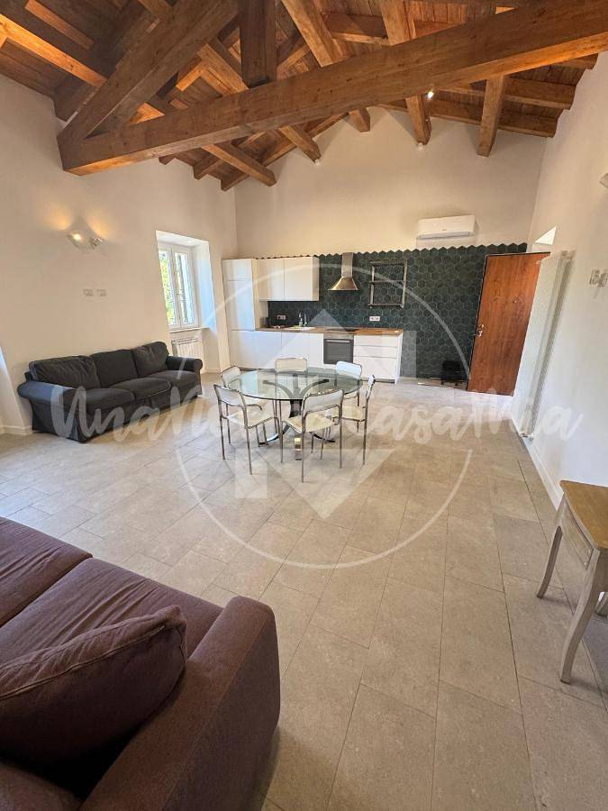 Appartamento intero, Three-Bedroom Apartment in Sacrofano, Provincia di Roma