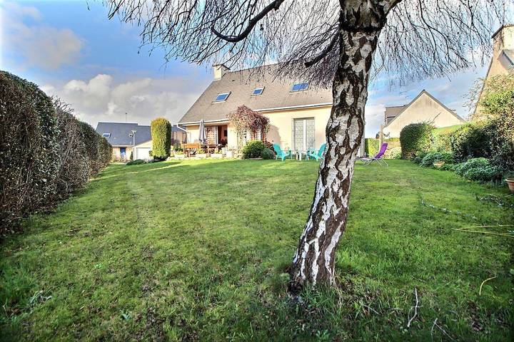 Gîte pour 10 personnes, avec Terrasse ainsi que Jardin et Vue à Saint-Quay-Portrieux