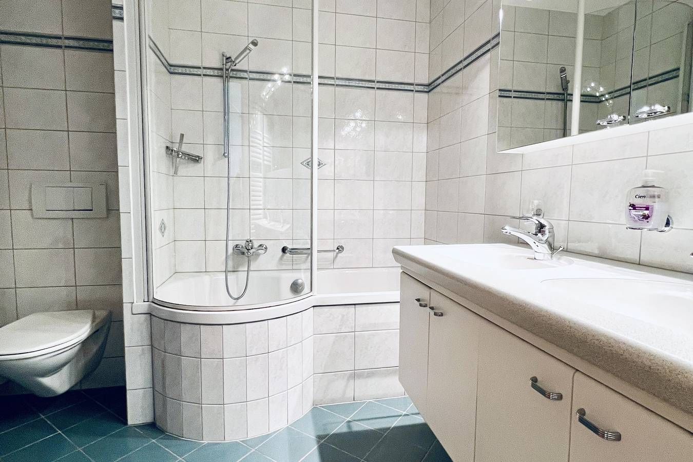 Ganze Ferienwohnung, Haus Alpina (Charmingstay) - 2.5-Zimmerwohnung mit zwei Balkonen in Quarten, Churer Rheintal