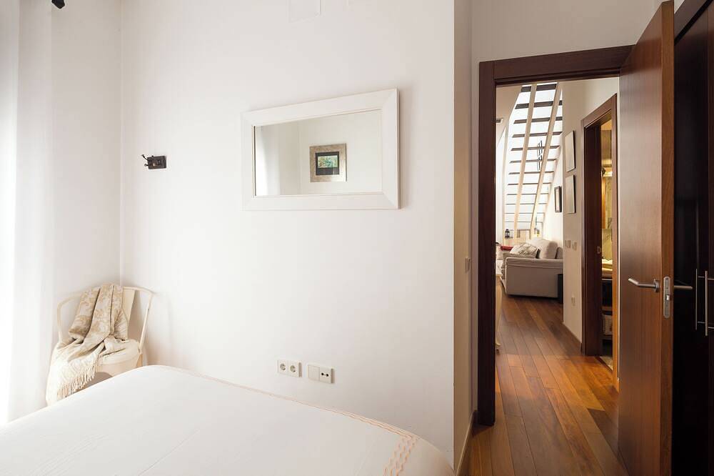 Entire apartment, Corral Rey. 1 bedroom, private terrace in Casco Antiguo, Sevilla