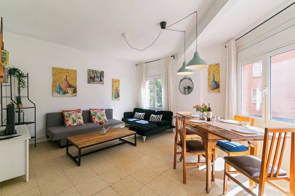 Appartement entier, 3 bedroom apartment 15' from Barcelona center and 8' walking from the beach in Sant Adrià de Besòs, Barcelonès