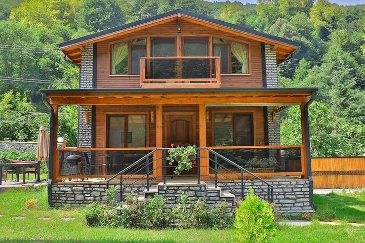 Villa für 5 Personen, mit Balkon und Whirlpool sowie Garten in Sapanca