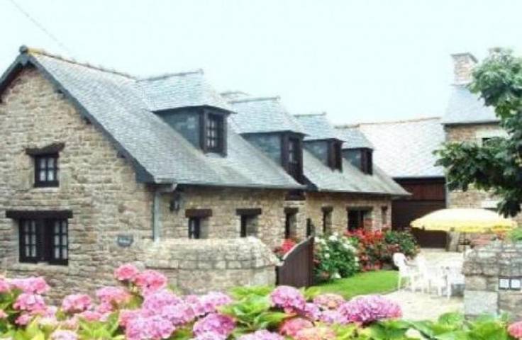 Gîte pour 4 personnes, avec jardin à Pléhédel