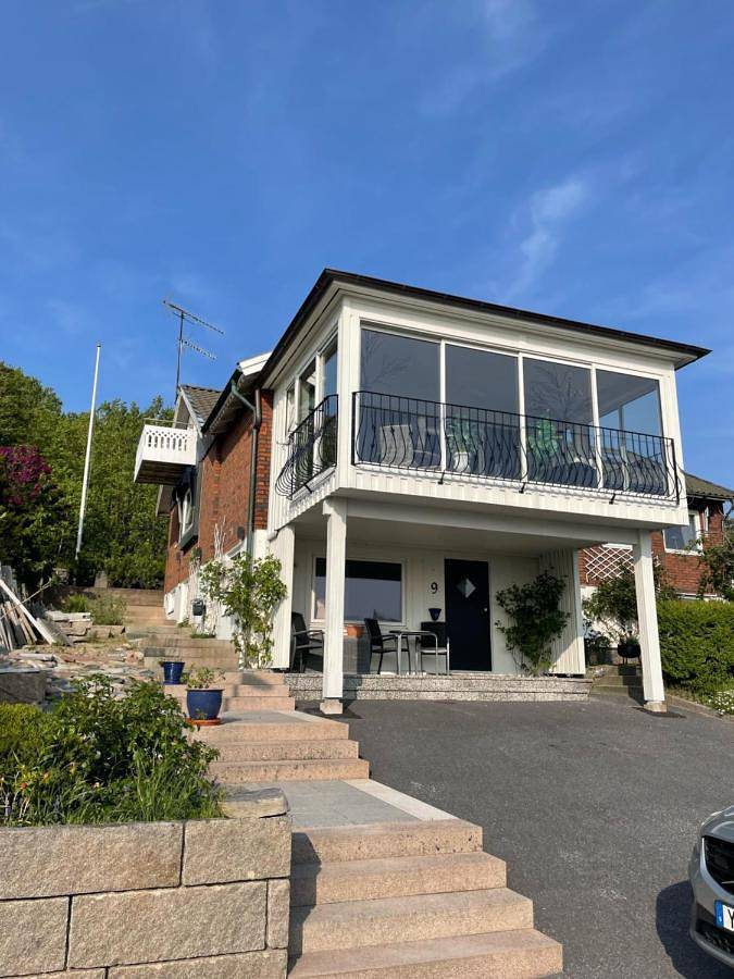 Ferienwohnung für 8 Personen, mit Balkon und Terrasse sowie Garten und Ausblick in Fjällbacka - 2